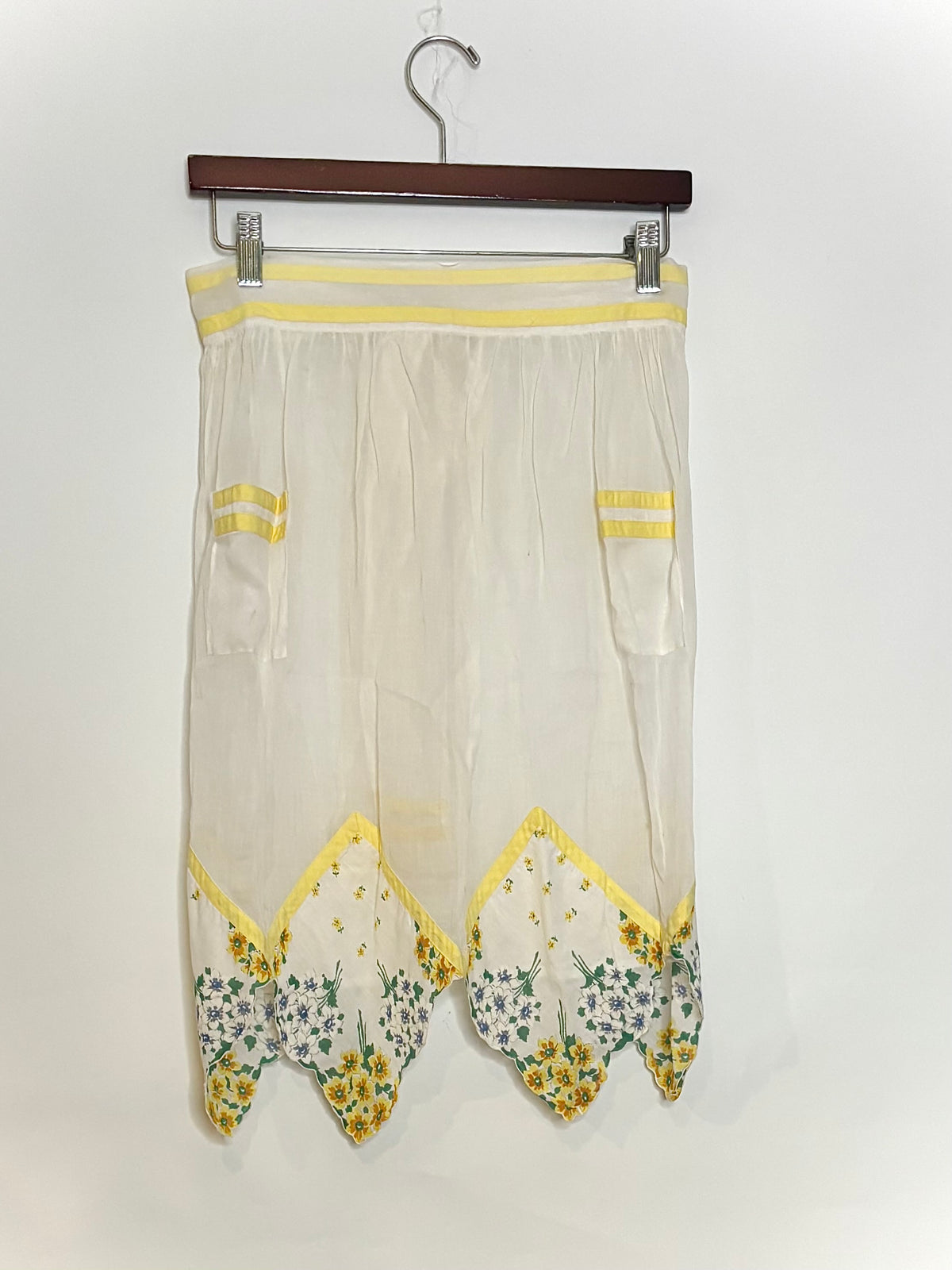 Vintage 1950’s MCM sheer linen & Floral half Apron