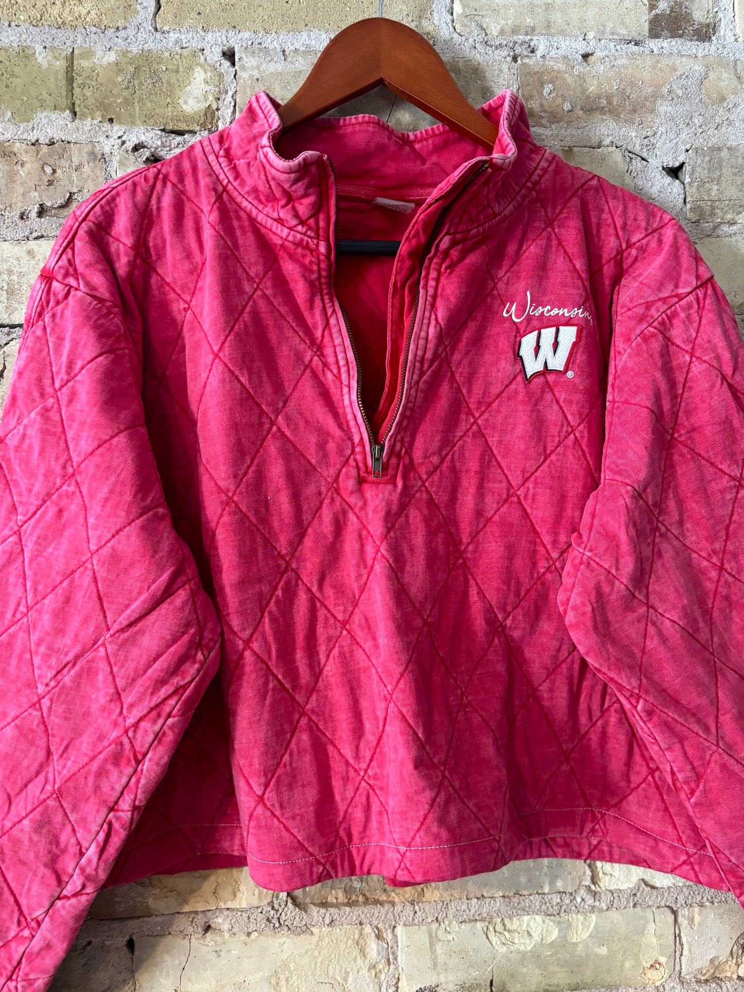 Retro Wisconsin Badgers Quilted Cotton 1/4 Zip Pullover