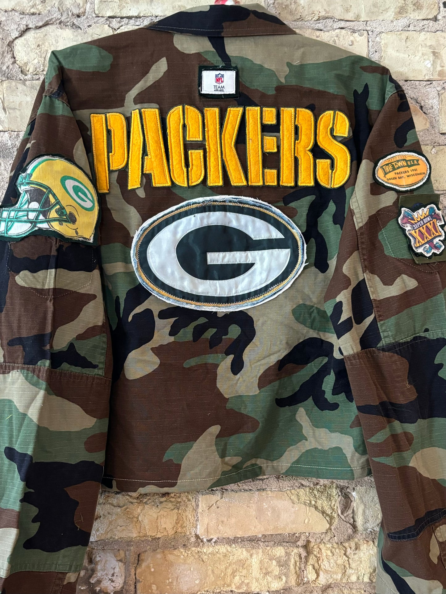 Reworked vintage Camouflage Packers Game Day Coat Jacket