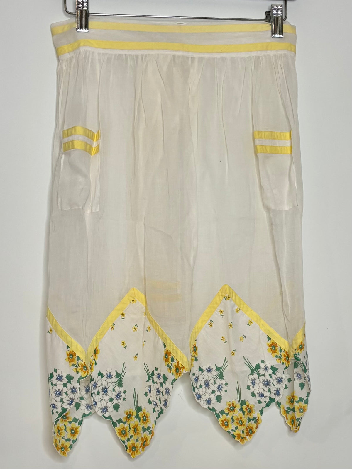 Vintage 1950’s MCM sheer linen & Floral half Apron