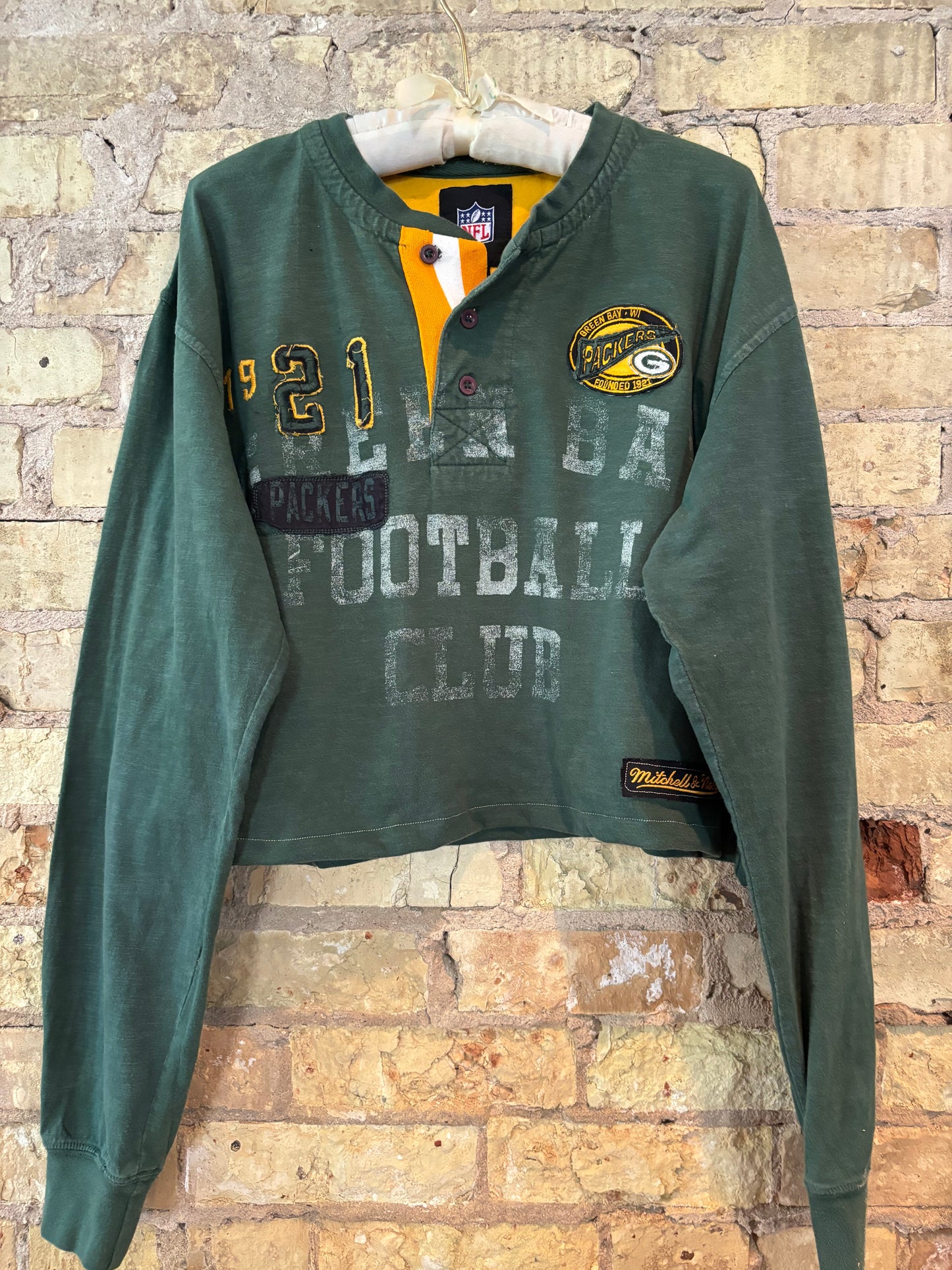 Reworked Green Bay Packers Distressed Throwback Graphic 3 Button Henley