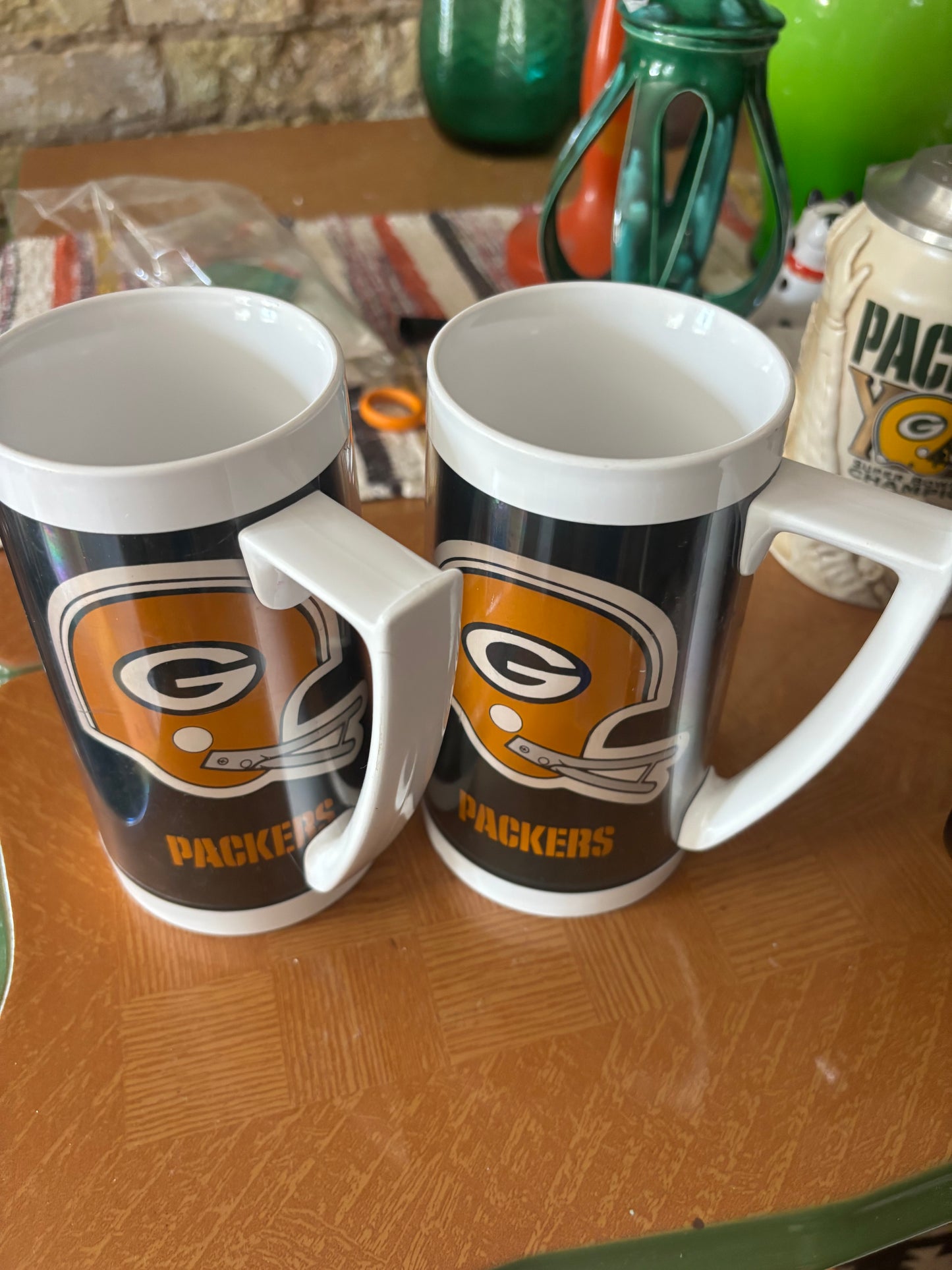 Vintage Set of 2 1970s Thermo Serv Insulated NFL Mug
GREEN BAY PACKER
Helmet Design