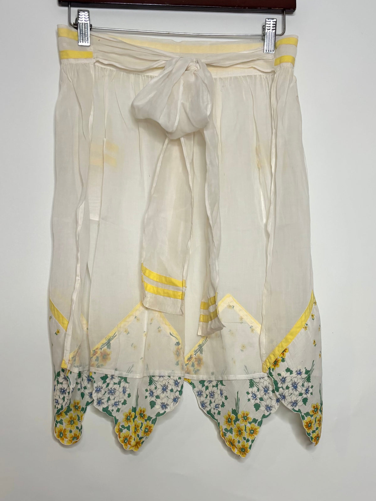 Vintage 1950’s MCM sheer linen & Floral half Apron