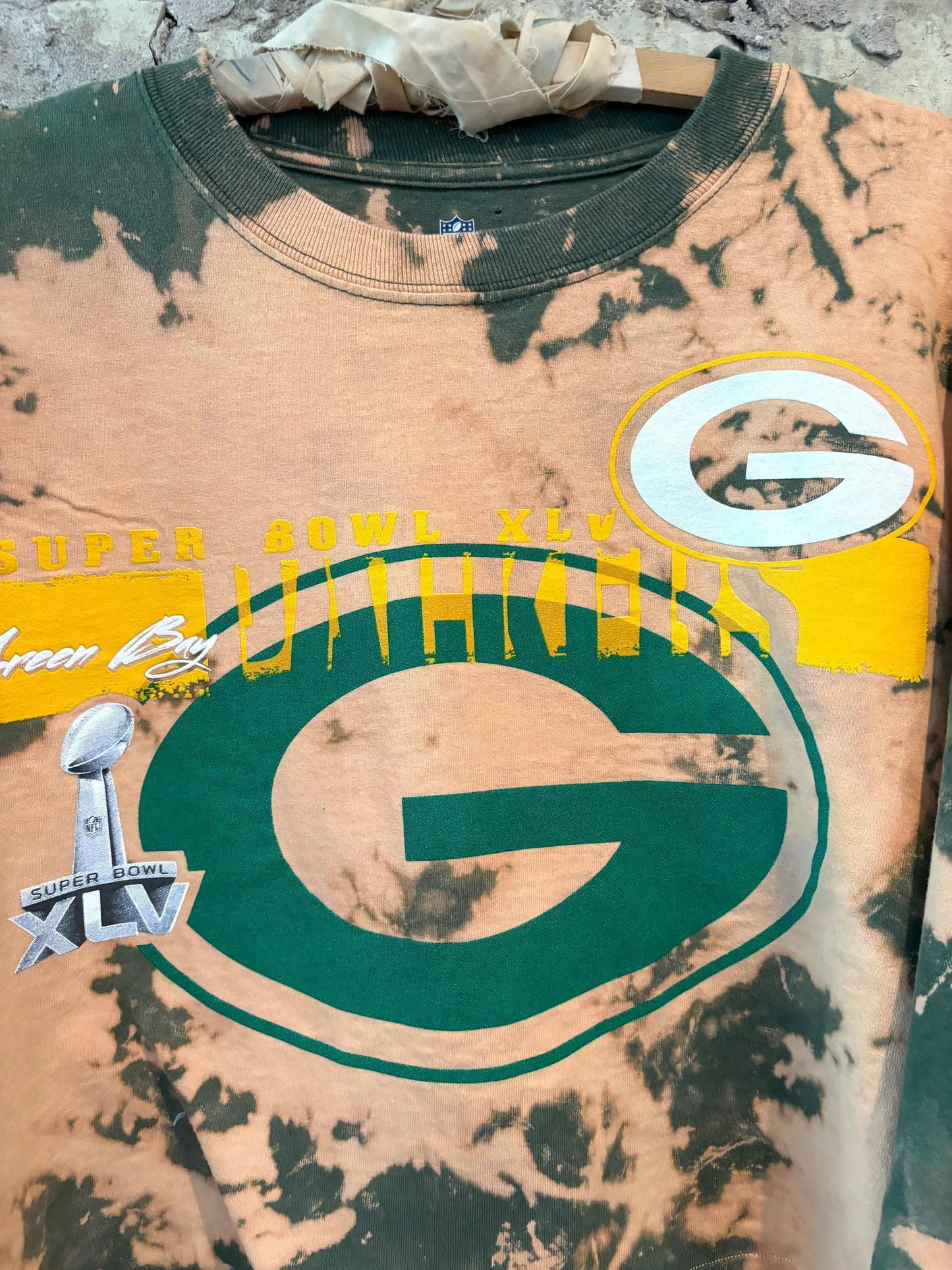 Reworked Green Bay Packers Cropped & Distressed Super Bowl Tee