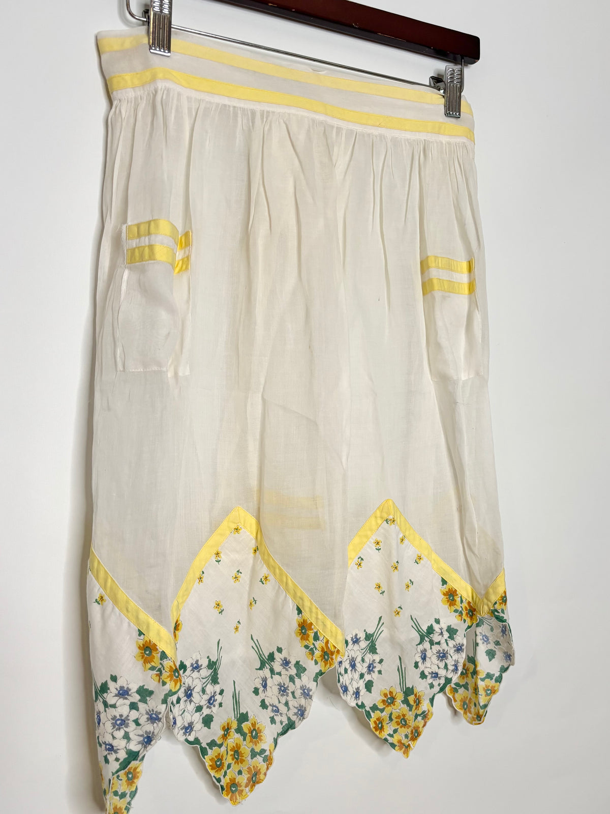 Vintage 1950’s MCM sheer linen & Floral half Apron