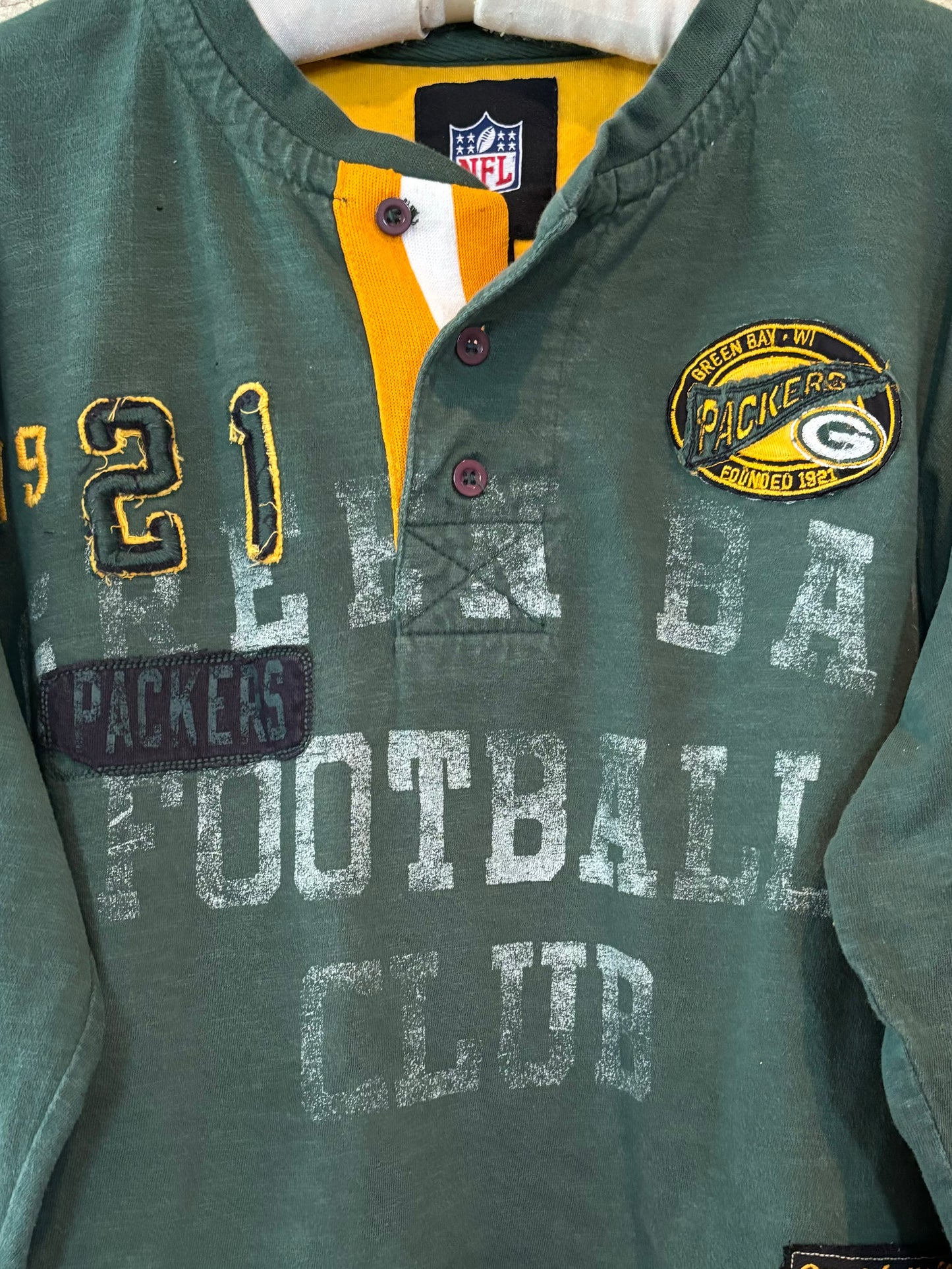 Reworked Green Bay Packers Distressed Throwback Graphic 3 Button Henley