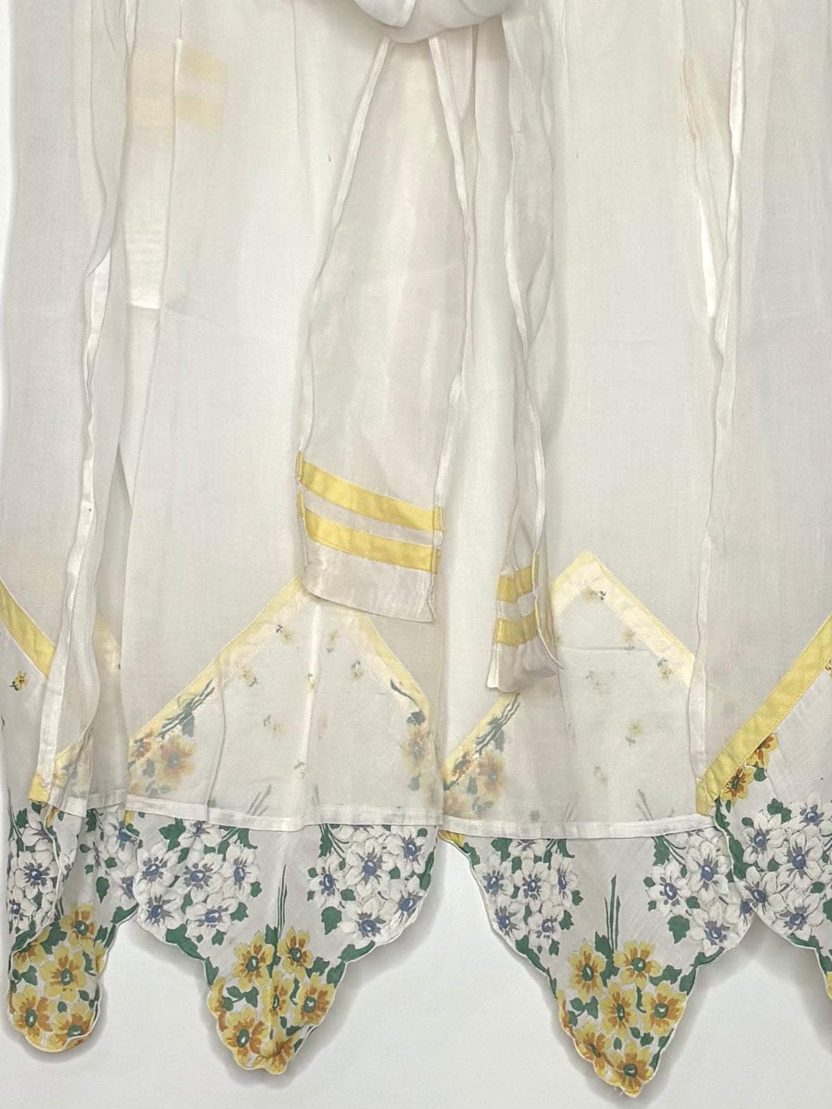 Vintage 1950’s MCM sheer linen & Floral half Apron