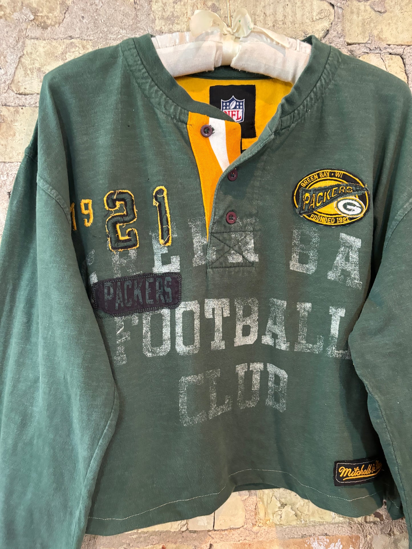 Reworked Green Bay Packers Distressed Throwback Graphic 3 Button Henley